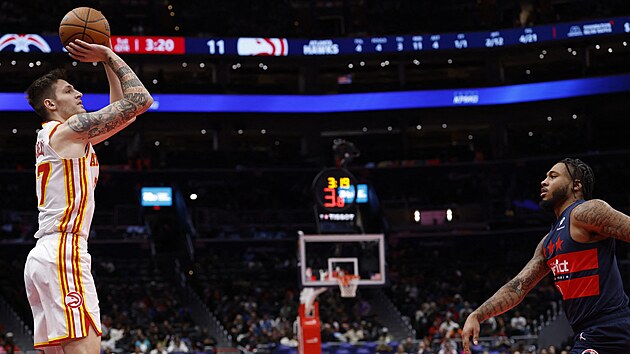 V�t Krej�� z Atlanta Hawks st��l� na ko� Washington Wizards, sleduje ho Cam...