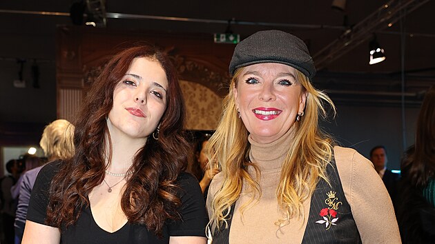 Lucie Bene�ová a její dcera Lara Matonohová (20. listopadu 2025)