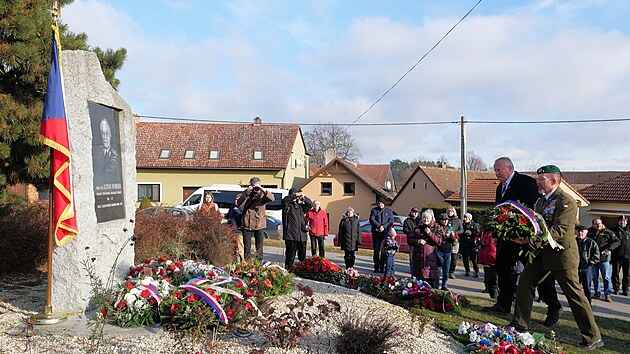 130. v�ro�� narozen� sedm�ho �eskoslovensk�ho prezidenta Ludv�ka Svobody si v sobotu v jeho rodi�ti p�ipomn�ly des�tky lid�. (22. listopadu 2025)