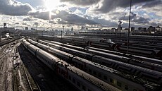 Vlaky ruského státního dopravce Ruské �eleznice v moskevském depu