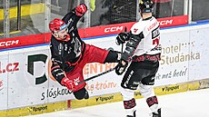 Zleva Martin Kohout z Hradce Králové a Aaron Irving ze Sparty