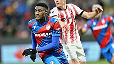 Rafiu Durosinmi z Plzn� v utkání proti Freiburgu.