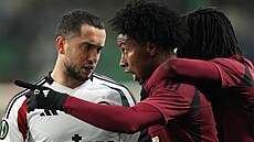 Po utkání si je�t� n�co vysv�tlují Angelo Preciado a  Vahan Bichakhchyan...