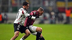 Vahan Bichakhchyan z Legie a MAt�j Ryne� ze Sparty.