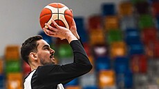 Tomá� Satoranský na tréninku �eské reprezentace p�ed startem kvalifikace MS...