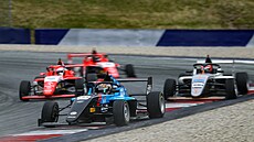 Sedmnáctiletý Max Karhan pat�í mezi nejv�t�í sou�asné talenty �eského motorsportu