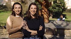 Kristýna Cejnarová (vlevo) a Lucie Bá�ová - zakladatelky projektu MUMDOO
