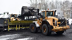 Zasypávání jámy �íslo 3 bývalého Dolu �SA v Karviné (24. listopadu 2025)