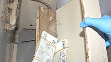 Kraj�t� kriminalist� ze severomoravsk�ho Toxi t�mu rozkryli rozs�hlou v�robu a distribuci pervitinu na Fr�decko-M�stecku a Ostravsku. Zadr�eli a obvinili t�i mu�e, kte�� mohli vyrobit a prodat a� 23 kg drogy. St�h�ni jsou vazebn�. Hroz� jim trest a� 12 let.