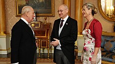 Král Karel III. se setkává s �eským velvyslancem Václavem Bartu�kou a jeho...