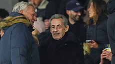 Bývalý francouzský prezident Nicolas Sarkozy p�ijí�dí sledovat zápas...