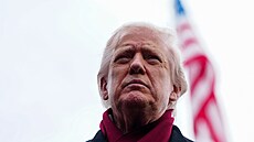 Americký prezident Donald Trump hovo�í s médii v zahrad� Bílého domu ve...