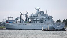 Plavidlo Berlín v námo�ním p�ístavu Wilhelmshaven v severním N�mecku. (12....