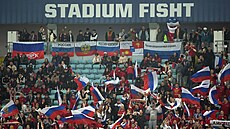 Ru�tí fanou�ci b�hem p�átelského utkání tamní fotbalové reprezentace s Chile.