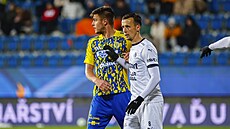 Daniel Tetour (vpravo) otev�el skóre ned�lního derby se Zlínem a nasm�roval...