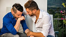 Kamaráde, mám problém. P�átelský rozmluva dovede podle studie umen�it i potí�e...