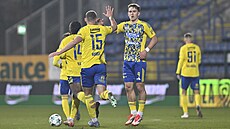 Hrá�i Zlína se radují z gólu proti Karviné.