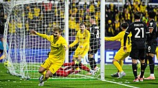 Ole Blomberg slaví branku do sít� Juventusu.