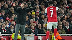 Trenér Arsenalu Arteta organizuje hru svých sv��enc�.