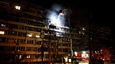 Americký prezident Donald Trump (uprost�ed) b�hem jednání s lídry evropských zemí a EU, 18. srpna 2025.