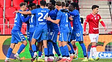 Libere�tí fotbalisté se radují z gólu v utkání proti Pardubicím.