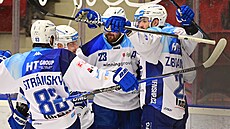Brn�n�tí hokejisté se radují z gólu Andreje Kollára.
