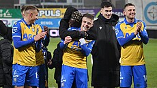 Tepli�tí fotbalisté se radují z vít�zství.