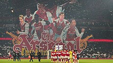 Choreo fanou�k� Arsenalu p�ed za�átkem derby proti Tottenhamu