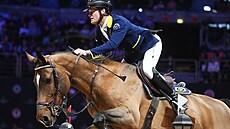 Jezdec Niels Bruynseels z týmu Prague Lions ve finále parkurového Super Cupu