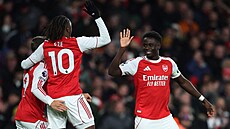 Arsenal'den Eberechi Eze birlikte oynuyor
