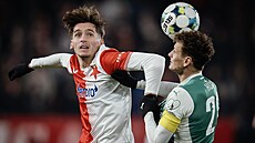 Slávistický úto�ník Mojmír Chytil v souboji s Luká�em H�lkou z Bohemians