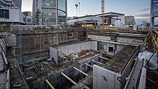 Stavba�i postupn� dokon�ují poslední práce na stanicích �eskomoravská a...