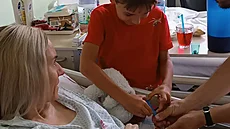 Po otrav� krve musela Monika podstoupit amputaci obou dolních kon�etin. Nyní se...