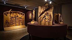 Roman Galek na výstav� p�edstavuje betlémy, které uchvátily Vatikán