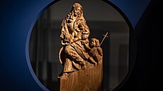 Roman Galek na výstav� p�edstavuje betlémy, které uchvátily Vatikán