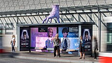 Reklamní instalace na zastávce Slavia - Nádra�í Eden