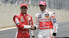 Felipe Massa a Lewis Hamilton, rivalové v boji o titul v sezon� 2008.