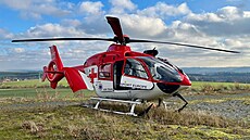 Záchraná�i p�i zásahu v zatopeném lomu na Bruntálsku, kde m�li zdravotní obtí�e...