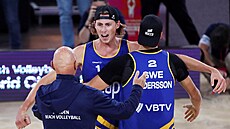 �védové Jacob Holting Nilsson a Elmer Andersson se radují z vít�zství v...