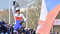 Cyklokrosa�ka Kristýna Zemanová v cíli závodu �en v Tábo�e.