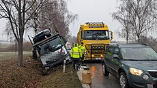 Kamion p�evá�ející auta havaroval u Lib�jovic.