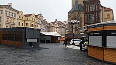 Na Starom�stské nám�stí v Praze dorazil v noci váno�ní strom z Ji�etína pod...