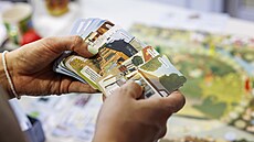 V deskovce Vitaj na Vinohradě! od Michaely Cichrové se hráči stávají vinaři ze...