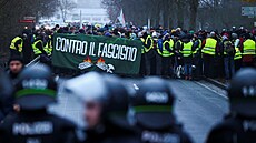 Tisíce lidí v Giessenu protestují proti zaloení mládenické organizace AfD....