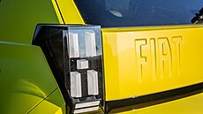 Designé�i se opravdu vy�ádili. Na zádi má Fiat Grande Panda vylisovaný nápis...