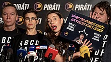 Piráti vybízejí p�ed mimo�ádným zasedáním Sn�movny �éfa ANO Andreje Babi�e, aby...