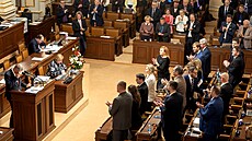 P�edseda hnutí ANO Andrej Babi� se na mimo�ádné sch�zi Sn�movny rozplakal, kdy�...