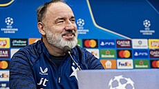 Slávistický trenér Jindich Trpiovský bhem tiskové konference ped duelem...
