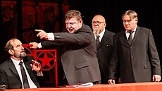 Divadlo Bolka Polívky nazkou�elo hru Ztratili jsme Stalina. (podzim 2025)