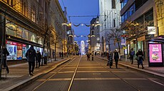 Váno�n� osv�tlená Ra�ínova ulice u brn�nského nám�stí Svobody (20. listopadu...